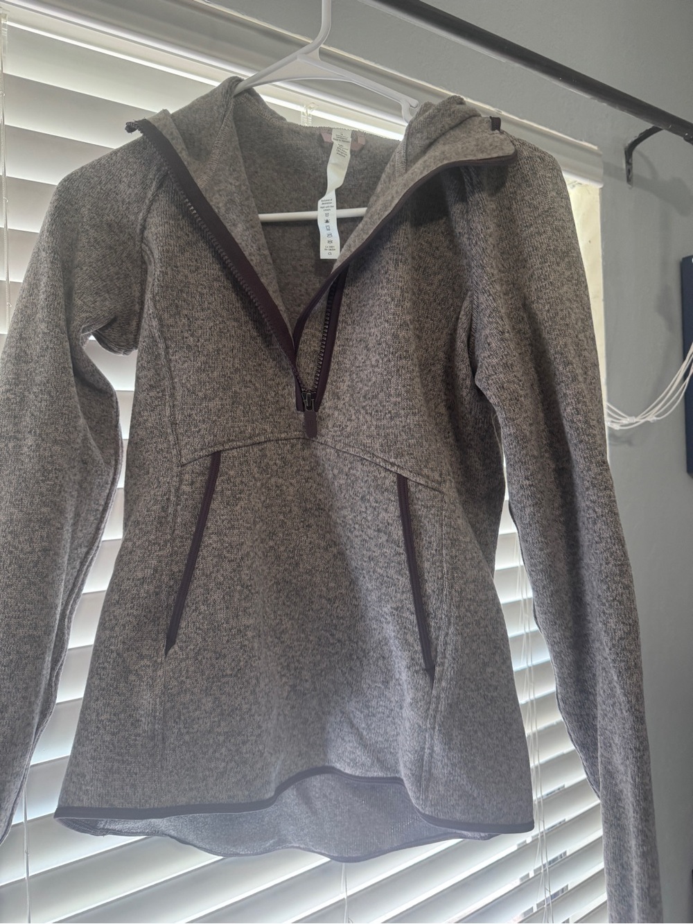 lululemon athletica heather gray pullover with plum trim